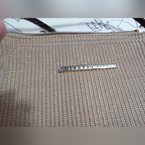 Diverso Italy. Canvas feel main bag, leather insides and strap. - Picture 4 of 4